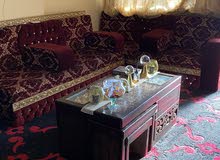 طقم كنب مجوز خمسة قطع مع سجاده وطاوله بسعر مغري جدا