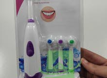 فرشاة أسنان كهربائية بتقنية الإهتزاز لتنظيف سريع وفعال