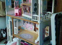 dollhouse and accessories