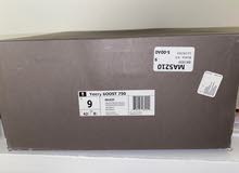 Authentic: Yeezy Boost 750 Triple Black (Adidas) Authentic: Yeezy Boost 750 Triple Black (Adidas)