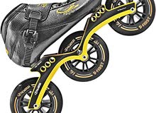 حذاء تزلج سريع احترافي 3 عجلات للرجال 3 × 125 مم عجلات كبيرة من ألياف الكربون أحذية تزلج سوداء مضمنة