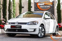 متوفرة الان بصنف الفل اوبشن   Volkswagen E-golf 2020  السيارة بحالة ممتازة