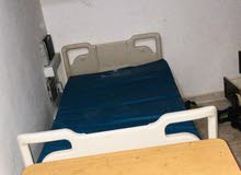 سرير طبي مع طاوله و سرير اطفال سرير طبي مع طاوله و سرير اطفال