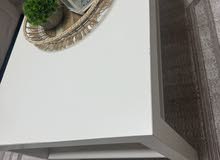 طاولة  ايكيا وسط وطاوله جانبيه