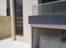 شقة مميزة للبيع في عبدون قرب السفارة البريطانية 140م مع ترس 50م لم تسكن