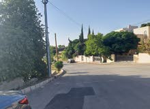 أرض مميزة في الفحيص 950م ذات اطلاله عاليه منطقه فلل فخمه تبعد عن مدرسه البكلوريا 3 دقائق
