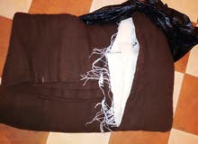 عباء حمراء صناعة محلية .زليطنية بصو ف غنمناء عباء حمراء صناعة محلية .زليطنية بصو ف غنمناء