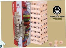 لعبة البرج الخشبي 52 قطعةيحتوي على ثمانية عشر مستوى من ثلاث كتل موضوعة بجوار بعضها البعض على طول
