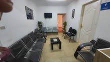 غرفة طبية للايجار مكيفة الهواء من المالك مباشرة بعيادة طبية كبيرة خلف طيبة مول