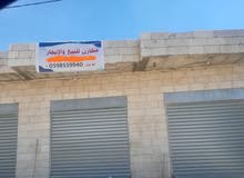 ارض + ثلاث مخازن للبيع او الايجار