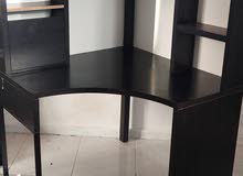 black neat tableطاولة لون أسود
