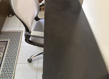 مكتب دراسي للبيع مستعمل الطاوله العرض :120cm الطول 80cm العمق 40cm الكرسي كروم ويتحمل اوزان ثقيله