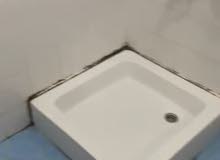 للبيع ثلاث مغاسل وثلاثه كراسى وحوض بانيوا نظيف للبيع ثلاث مغاسل وثلاثه كراسى وحوض بانيوا نظيف