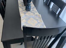 Dining table with 6 chairs in excellent condition Dining table with 6 chairs in excellent condition