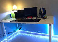 طاولة gaming نظيفة جداً طاولة gaming نظيفة جداً