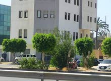 مبنى اداري جاهز للبيع ف طرابلس سوق الجمعه طريق الخدمات ع الرئيسي من 5 طوابق
