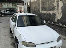 اكسنت 97 لون ابيض فيها ضربه بالجناح