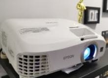 بروجيكتور ايبسون EH TW5300 بحاله ممتازه بروجيكتور ايبسون EH TW5300 بحاله ممتازه