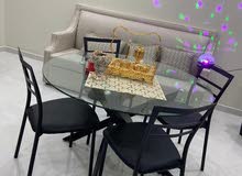 للبيع طاوله مع كراسي للبيع طاوله مع كراسي