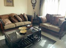 طقم كنبات كلاسيك راقية 3 + 2 + 2 و طاولات والستارة طقم كنبات كلاسيك راقية 3 + 2 + 2 و طاولات والستارة