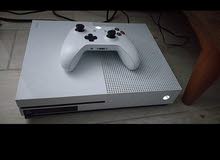 XBOX ONE S نضيف شبه جديد ميشكي من شي XBOX ONE S نضيف شبه جديد ميشكي من شي