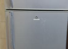 refrigrator/ freezer for in good condition 11cft 220v refrigrator/ freezer for in good condition 11cft 220v