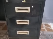 مكتب حديد اصلي بحاله جيده مكتب حديد اصلي بحاله جيده