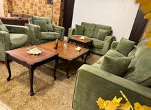طقم كنب modern كوالتي عالي جداً  بالإضافة إلى (طقم طاولات 3 قطع) خشب زان