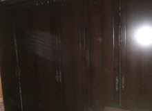 دولاب وشوفونيره وزيانه و2 كومودينو وكرسيين استعمال نضيف بدون سرير دولاب وشوفونيره وزيانه و2 كومودينو وكرسيين استعمال نضيف بدون سرير