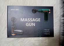 مسدس تدليك بمرفقات تدليك مختلفة بسعر مميز (Massage gun with various massage attachments)