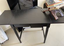 طاولة مكتبية او للدراسه من ايكيا شبه جديده ونظيفة