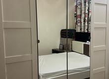 غرفة نوم بخزانة PAX ايكيا مع اكسسوارات ايكيا الرائعة  وسرير كوين وكمودين وتسريحة وفراش طبي