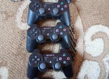 ايدي PS3 كلهم اصليات مية بالمية ولا وحدة تقليد الحبة ب9د شغالات ولاغلطة فحص كامل