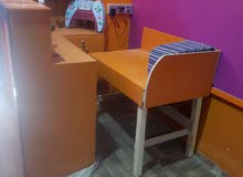 طاولة مكتب للبيع وكرسي