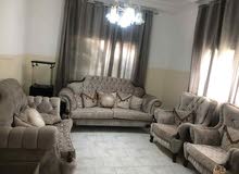 كنب شبه جديد استعمال خفيف جدا بنصف السعر