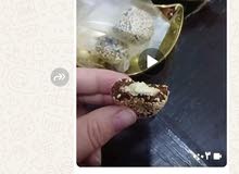 تمر بحشوه الطحنيه مغطس بالسمسم