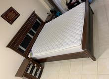 beautiful bed set good condition going cheap