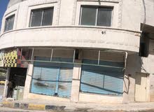 مبنى تجاري حي معصوم الزرقاء واقعه غلى مربع شوارع  عمارة مجددة بالكامل(شقق ومحلات). 