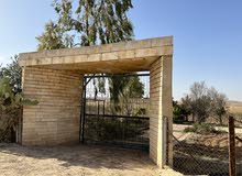 مزرعة جاهزة 11 دنم مع بيت ريفي في مادبا 25 كم من ايكيا من المالك مباشرة