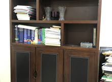 مكتبة وخزانة مكتبة وخزانة