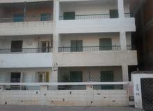 للبيع شقة 120 م قريبة من البحر في قلب مطروح علي الشارع الرئيسي أمام فندق المشير احمد بدوي