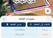 6111 م بالقرب من الجامعة الامريكية واصلها كامل الخدمات