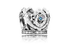 Pandora Elsa’s Crown Charm