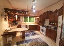 اعلان رقم (F 165) شقة طابق اول فني + روف حق الاعتلاء طابقين (مع السطح) المساحة : 200 متر اعلان رقم (F 165) شقة طابق اول فني + روف حق الاعتلاء طابقين (مع السطح) المساحة : 200 متر