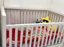 سرير اطفال خشب ماليزي استخدام بسيط السعر 120 الف ريال يمني