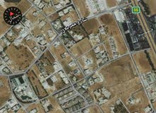 اراضي للبيع على طريق المطار خلف كازيه المناصير في منطقه الظهير