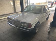 مرسيدس w123 1977 مكيفها شغال ثلاجه  ماتور اصلي ابيض 2000 مرخصه سنه كامله شبابيك كهرباء اتوماتيك