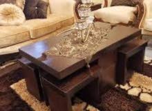 طاولة وسط خشب جديد مع علبة دهان