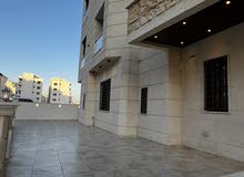 شقة للبيع طابق ارضي 95م مع ترس 50م (سكنية - استثمارية) في ديرغبار شارع ال 60 ، مطبخ راكب ، تدفئة غاز