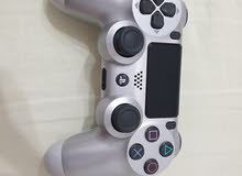 يد ps4 سلم اصليه نضيفه فيها الL3 بس تبيلها تنضيف وتغيير لان تمشي بروحها للبيع. يد ps4 سلم اصليه نضيفه فيها الL3 بس تبيلها تنضيف وتغيير لان تمشي بروحها للبيع.